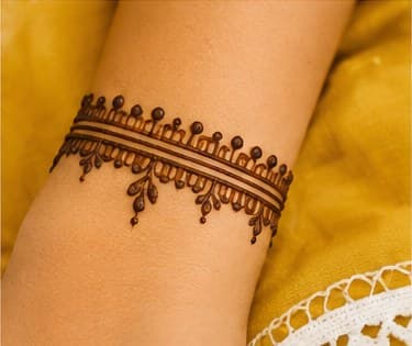 A bracelet-style mehendi band around the wrist