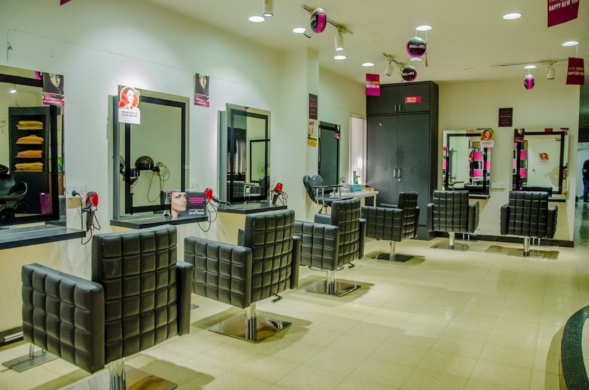 Lakme Salon in Coles Road,Frazer Town,Bengaluru