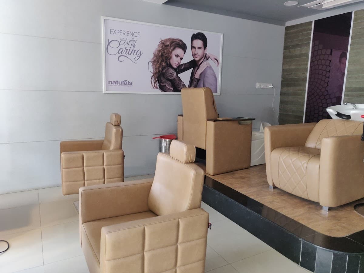 Naturals Salon