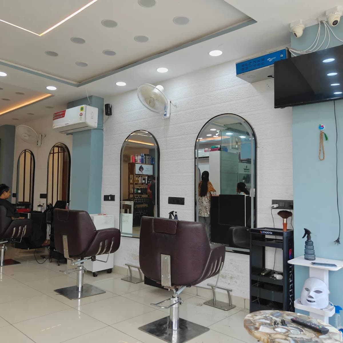 PERFECT LOOK UNISEX SALON. BEST BRIDAL MAKEUP IN DEHRADUN BEST SALON IN TURNER ROAD DEHRADUN ENGAGEMENT MAKEUP NAIL ART