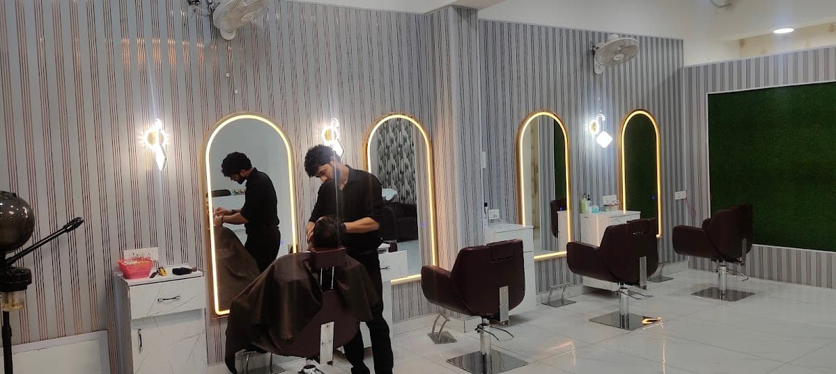 Classic Curls Unisex Salon